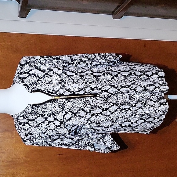Nwot Calvin Klien Snake Print Soft Strecty Zipper Front Faux Pockets Size Large - Picture 1 of 8